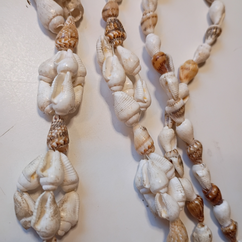 Shell Beaded Necklace - Picture 6 of 10